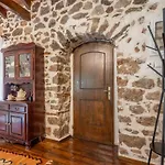 Апартаменты Stirida Stone House