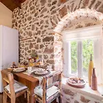 Stirida Stone House Апартаменты Stirion
