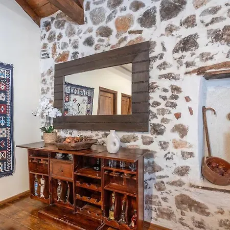 Stirida Stone House Apartmán *