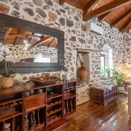 Апартаменты Stirida Stone House *